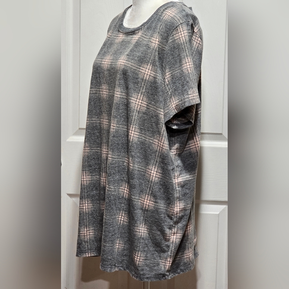 Torrid Classic Fit Tee Shirt Gray & Peach Plaid - Picture 6 of 9
